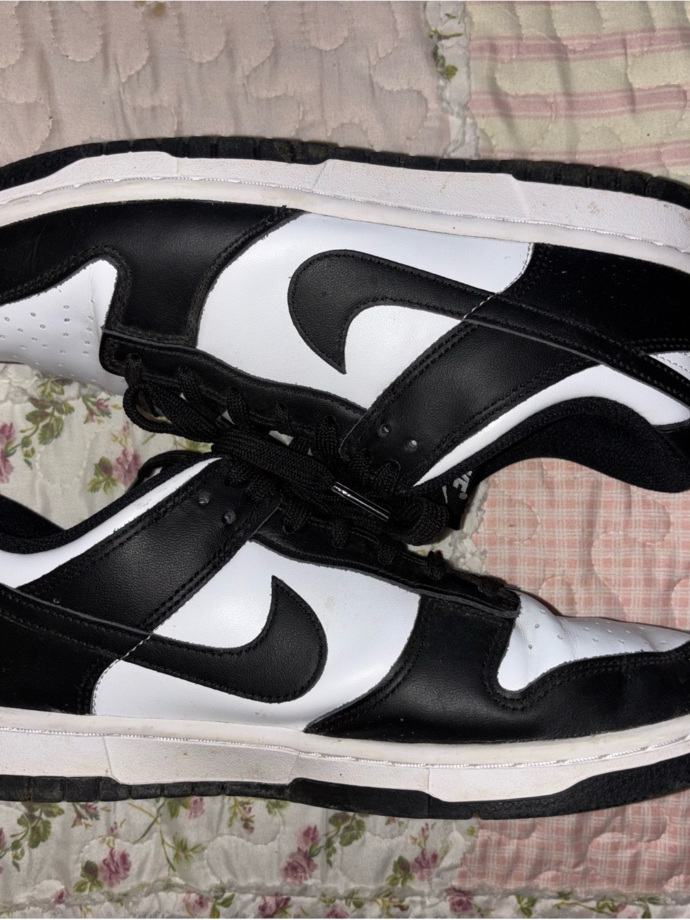 women’s nike dunk low panda sneakers. ✨💗